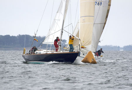 restless and 1769 round windward mark